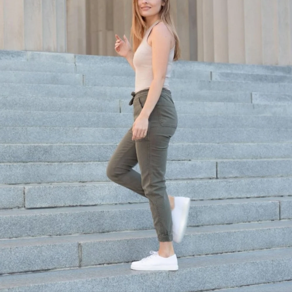 NWOB ! Nisolo White Cream Women's Sneakers